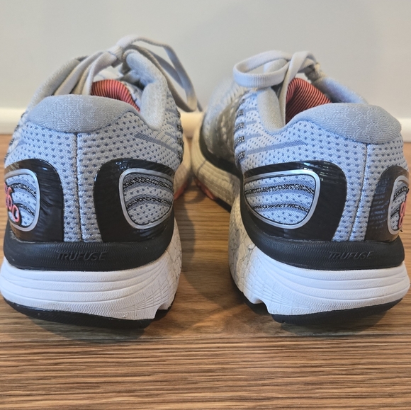 New Balance 860 v9 Running Shoes - Picture 5 of 8